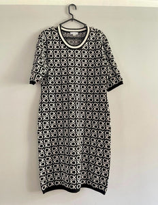 CALVIN KLEIN Vestido Largo Negro con Blanco (Talla L)