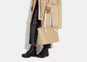 COACH Cartera Canvas Vainilla