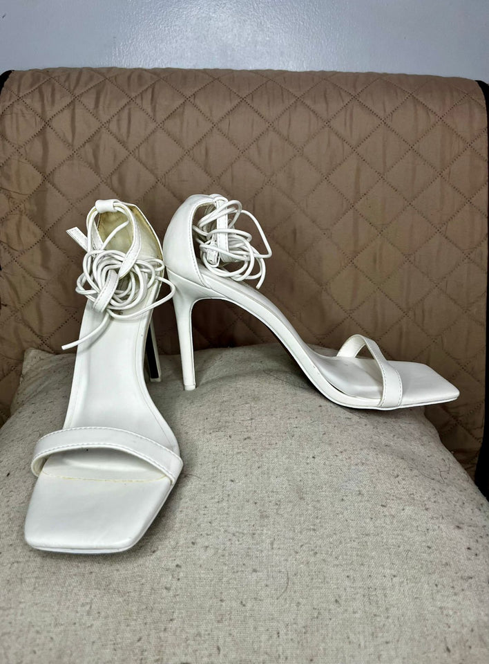 CALL IT SPRING Tacos Blancos (Talla 8.5 US)
