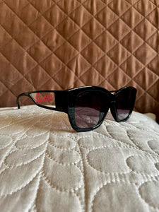 GUESS Lentes de Sol Negros con Letra Rosa (Mujer)