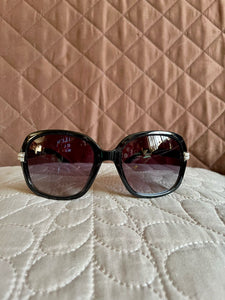 GUESS Lentes de Sol Negro con Plateado al Lado (Mujer)