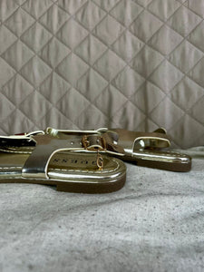 GUESS Sandalias Doradas (Talla 8 US)