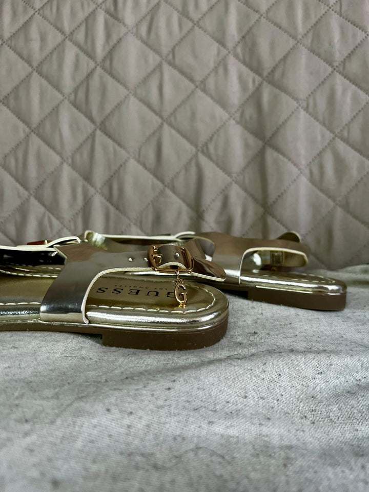 GUESS Sandalias Doradas (Talla 8 US)