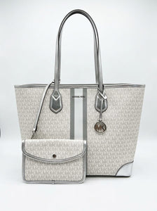 MICHAEL KORS Cartera Tipo Bolson Blanco Monogram con Plateado