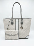 MICHAEL KORS Cartera Tipo Bolson Blanco Monogram con Plateado