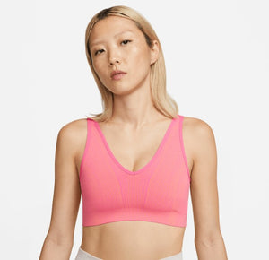 NIKE Top Deportivo Yoga Dri-FIT Indy Sin Costuras (Talla M)